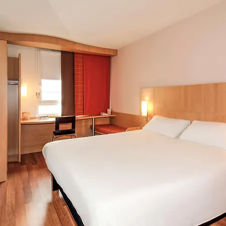 Ibis Rochefort Extérieur photo